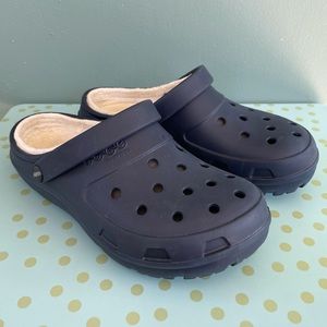 Soft Lined Navy Blue CROCS ladies 10/mens 8